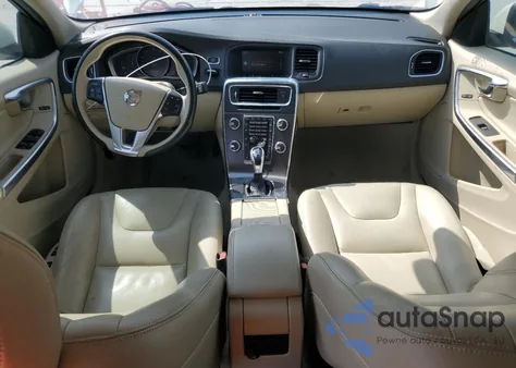 2015 Volvo S60 Premier z USA, uszkodzony, nr VIN YV140MFK8F1350796